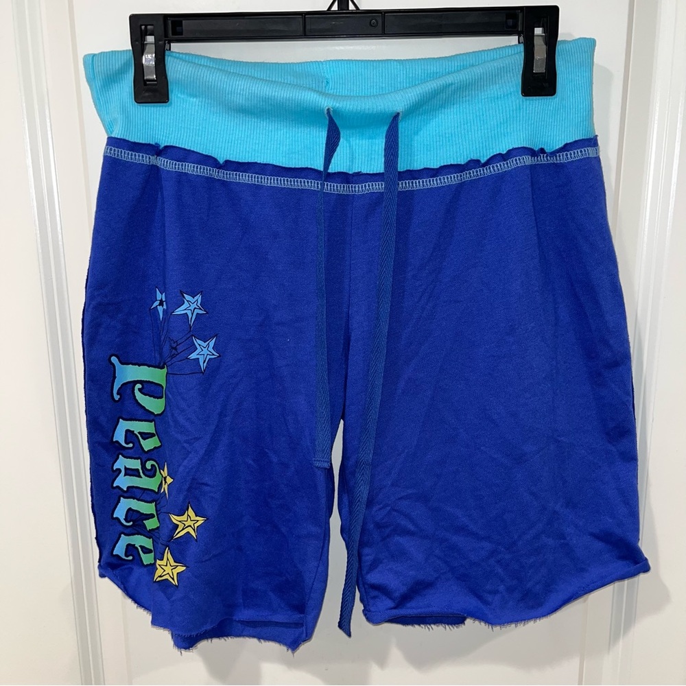 Hide and Seek Women's blue graphic drawstring shorts size M 7/9 peace graphic